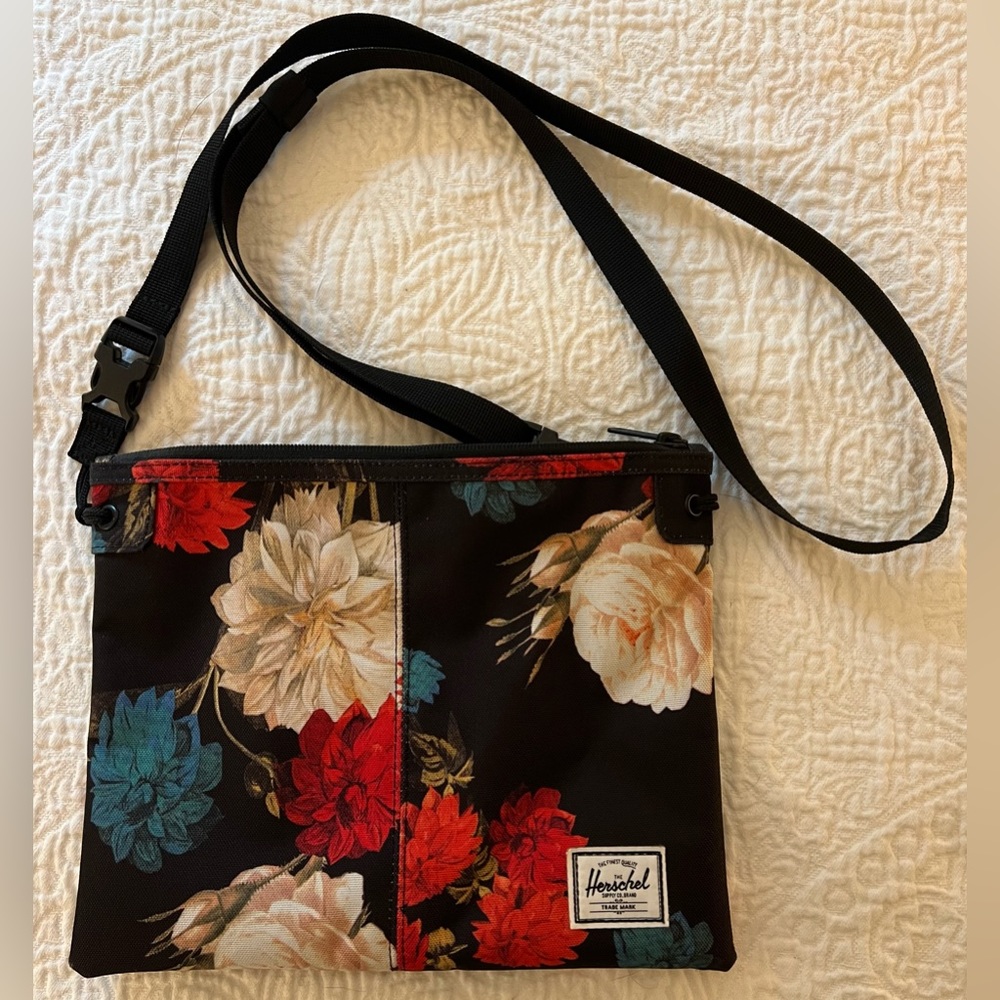 Herschel Alder Crossbody Vintage Floral Black